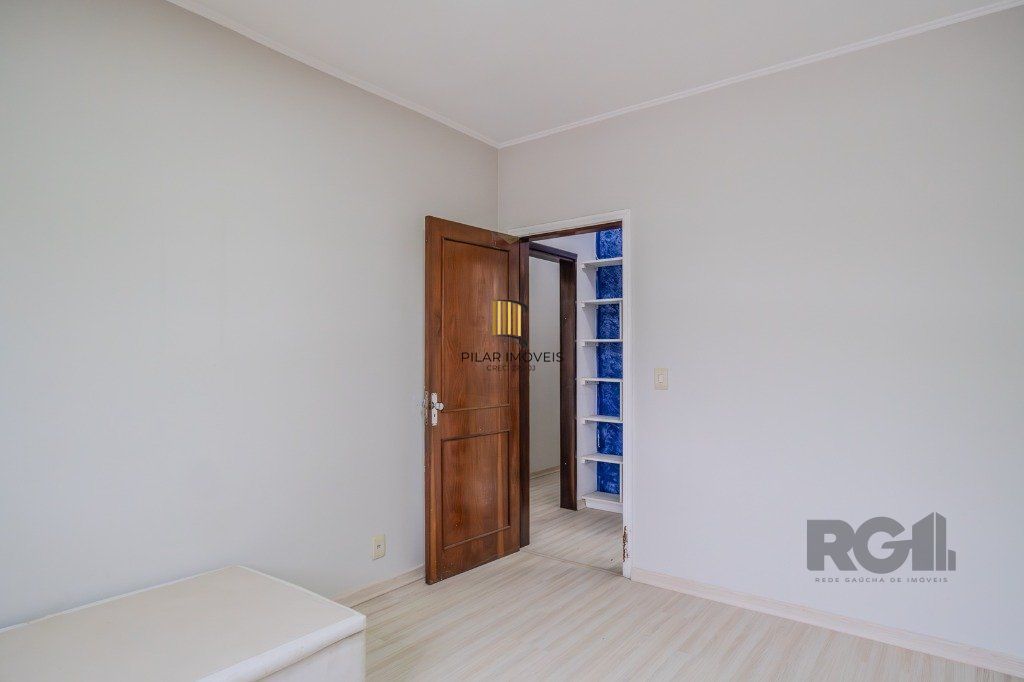 Casa de 214m² com 4 dormitórios, 1 suíte, piscina e 2 vagas no bairro Teresópolis
