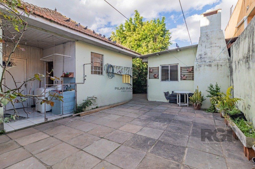 Casa de 3 dormitórios no bairro Santa Maria Goretti