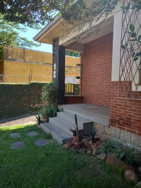 Casa de 168m² - 3 dormitórios, 3 vagas no bairro Nonoai