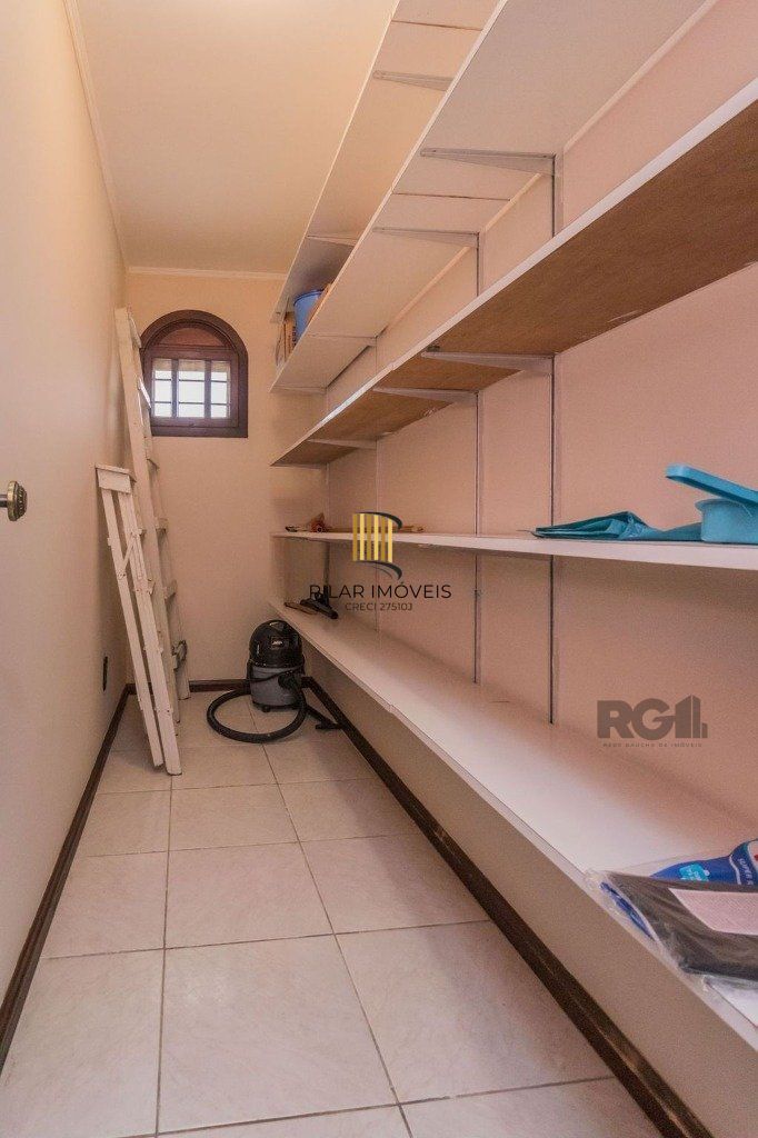 Casa com 287m², 5 dormitórios, piscina, 4 vagas no bairro Jardim Itu