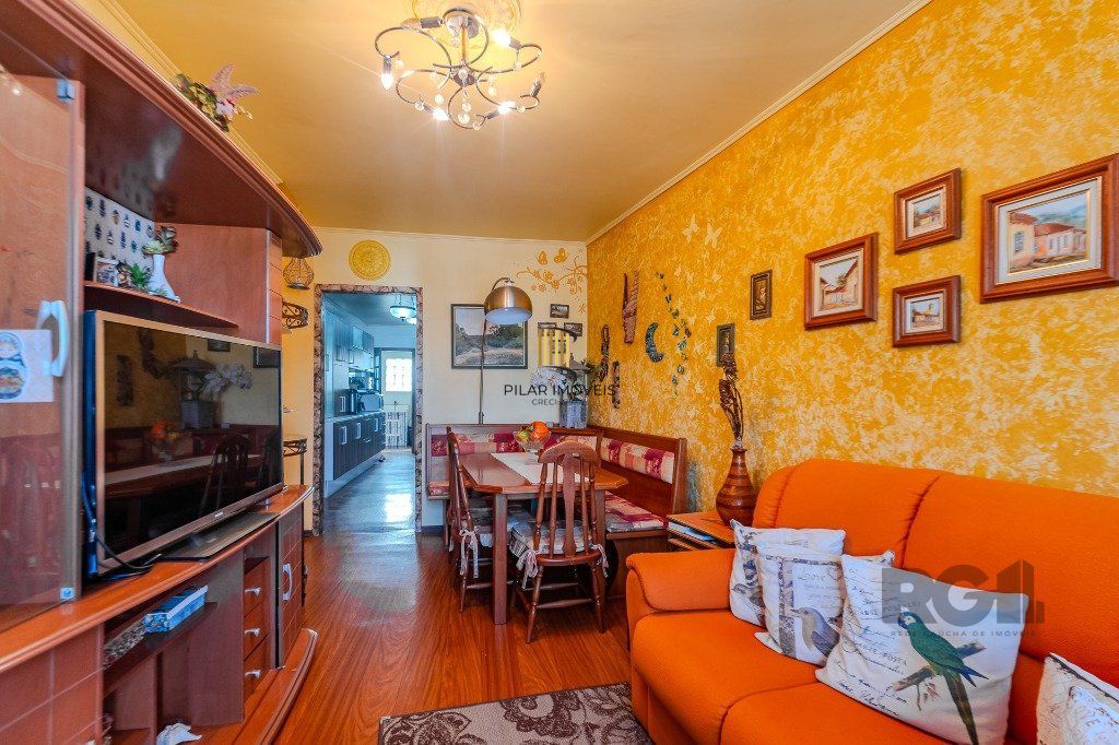 Prédio de 328m² - 4 dormitórios, 2 vagas no bairro Chácara das Pedras