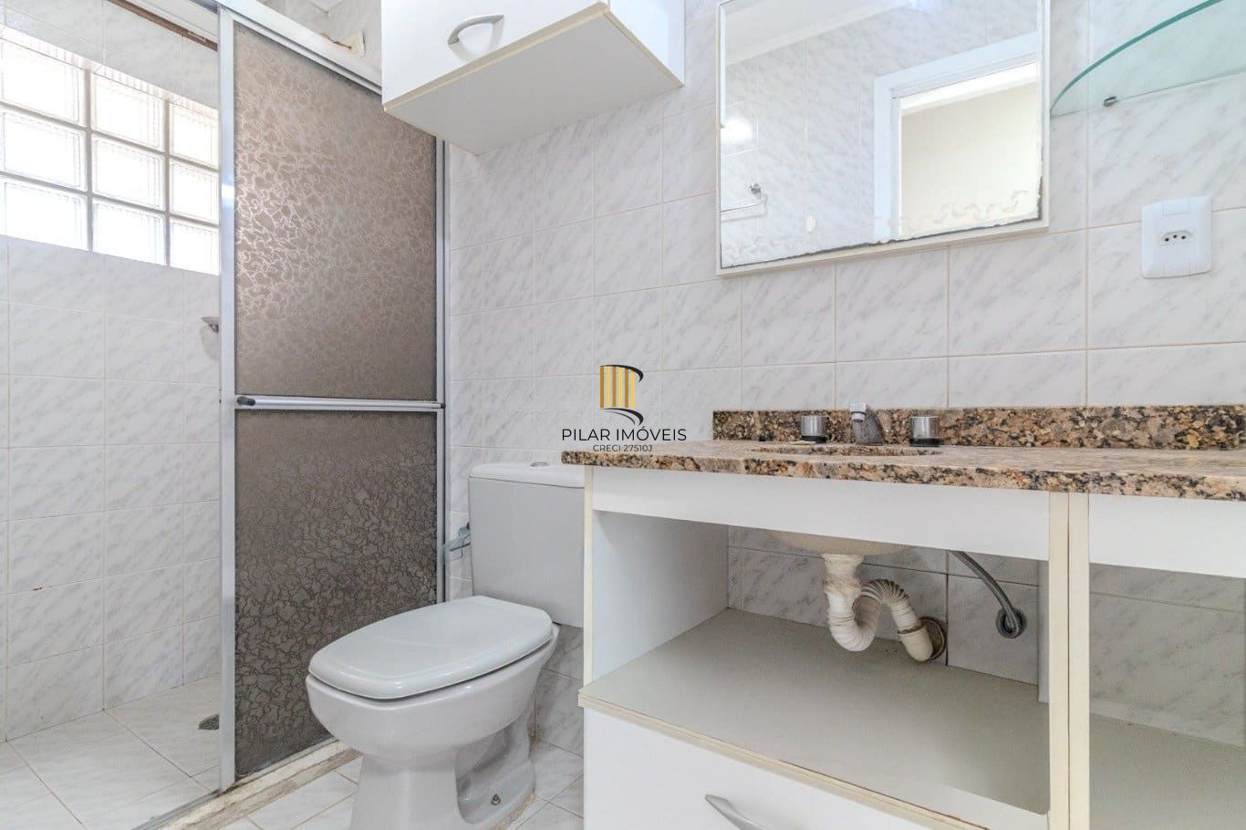 Apartamento de 2 dormitórios à venda em Vila Ipiranga, Porto Alegre.