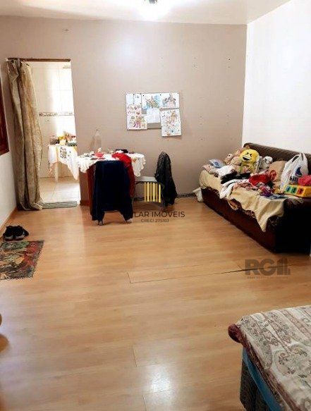 Casa para Venda - 200m², 5 dormitórios, sendo 1 suites, 4 vagas - Glória