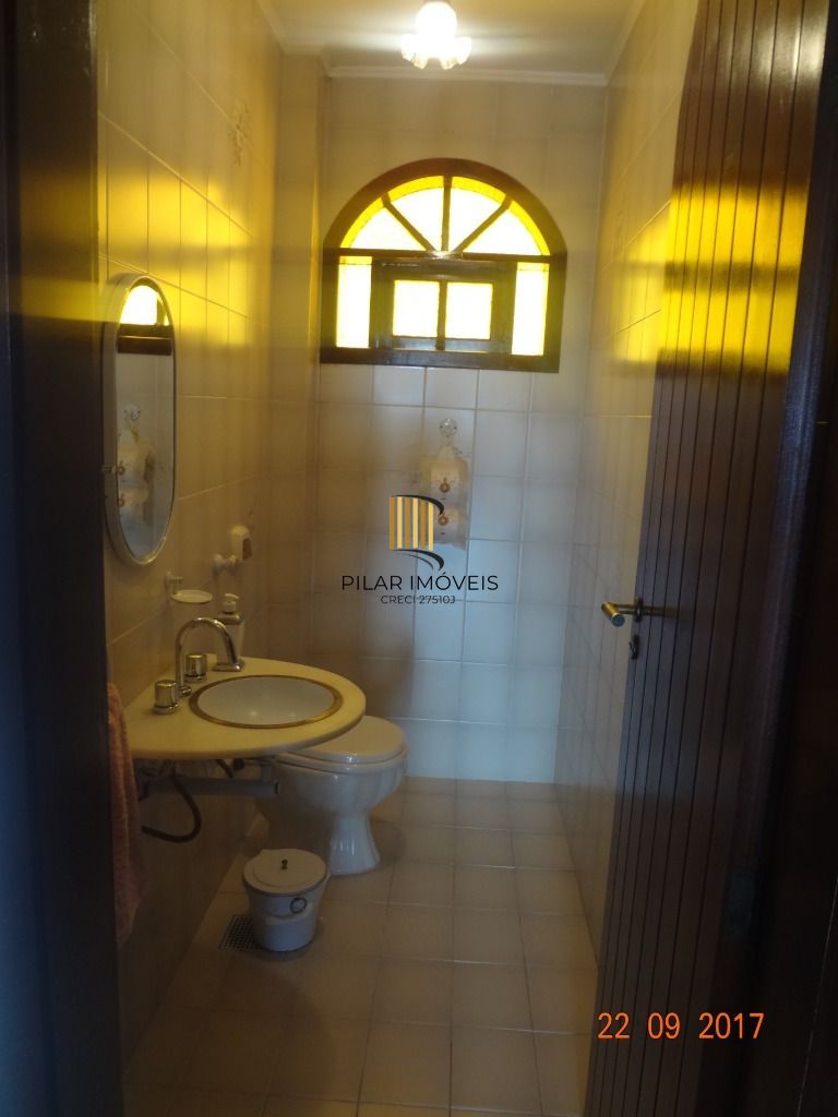 Casa para Venda - 365m², 4 dormitórios, sendo 2 suites, 6 vagas - Nonoai