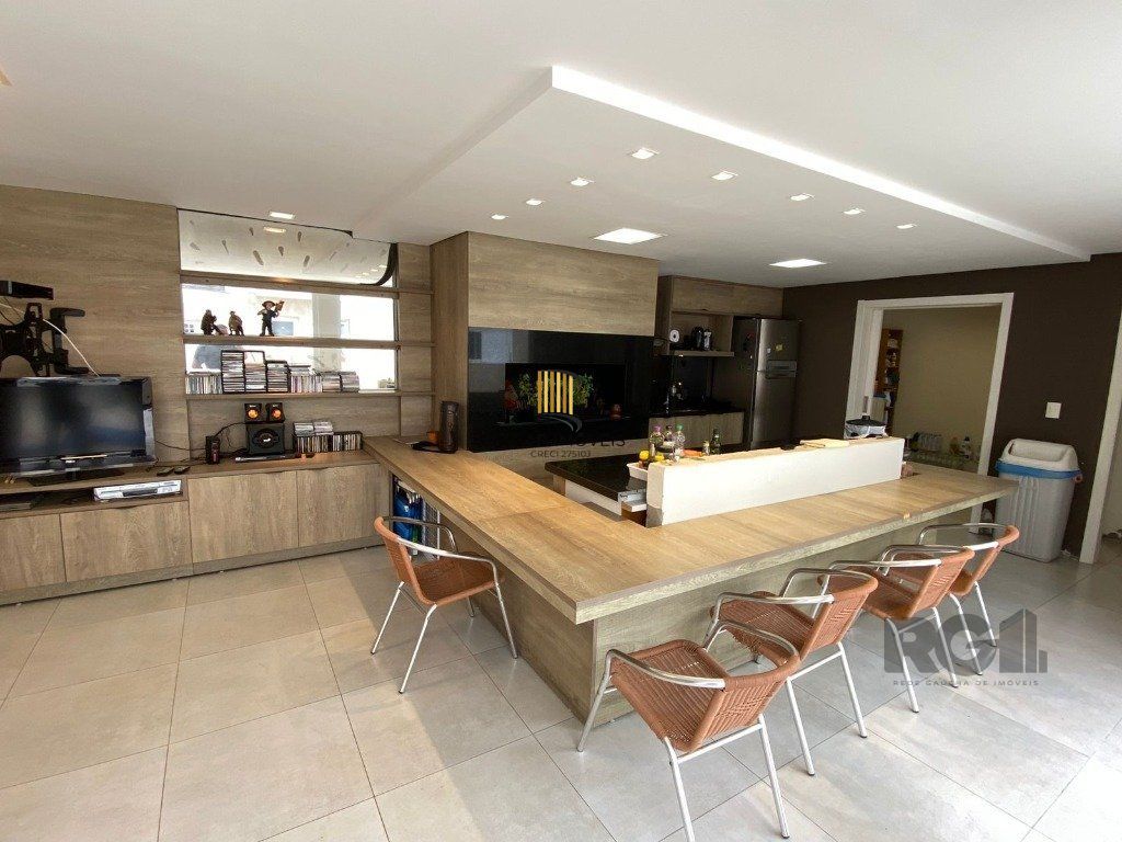 Casa 189m² - 3 suítes, piscina, 5 vagas no bairro Teresópolis