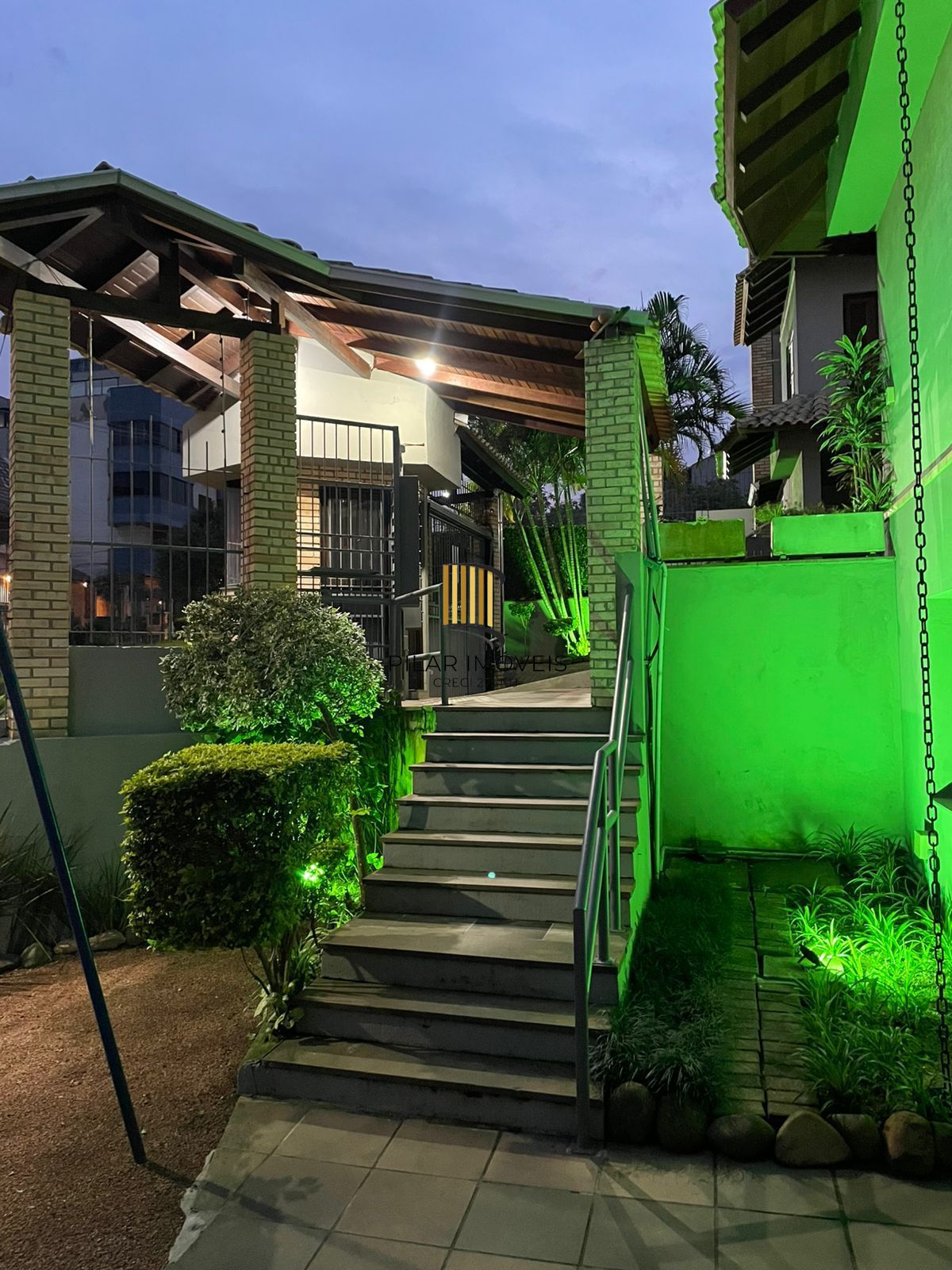Casa de Condomínio 3 dormitórios no bairro Cristal