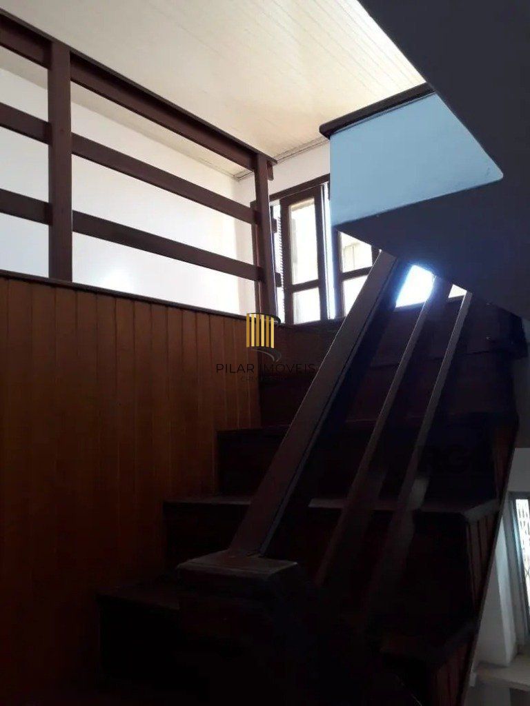 Casa com 5 dormitórios no bairro Passo das Pedras - Porto Alegre