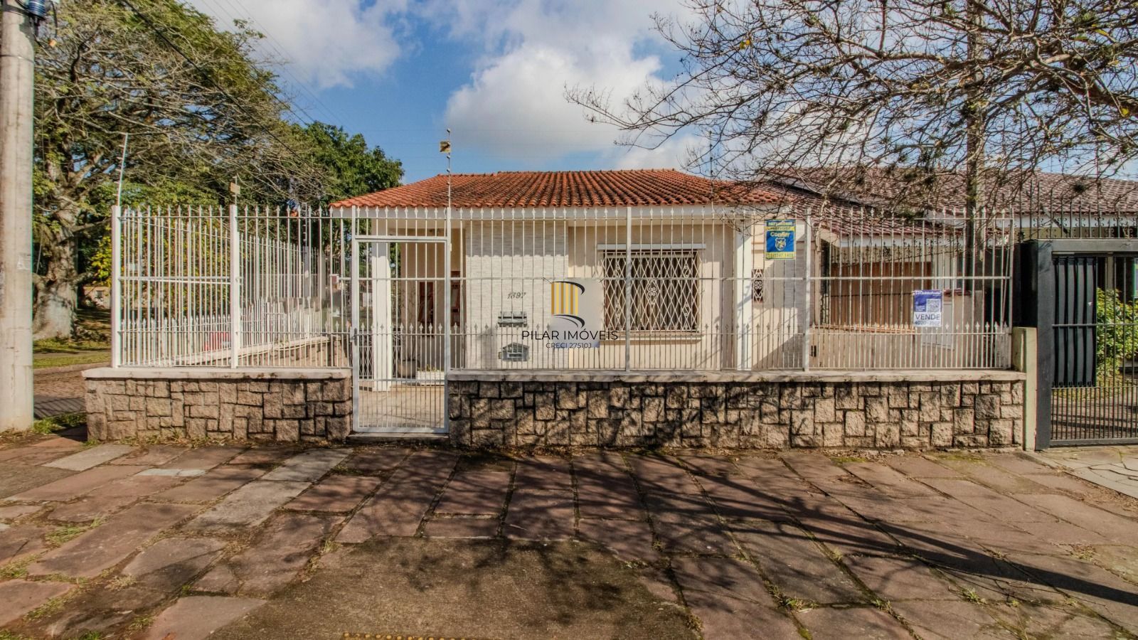 Casa à venda com 173m², 2 quartos e 3 vagas no bairro Vila Ipiranga- Porto Alegre/RS