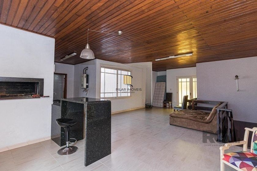Casa Mista 266m² - 4 dormitórios, 1 suíte, 3 vagas no bairro Parque Santa Fé