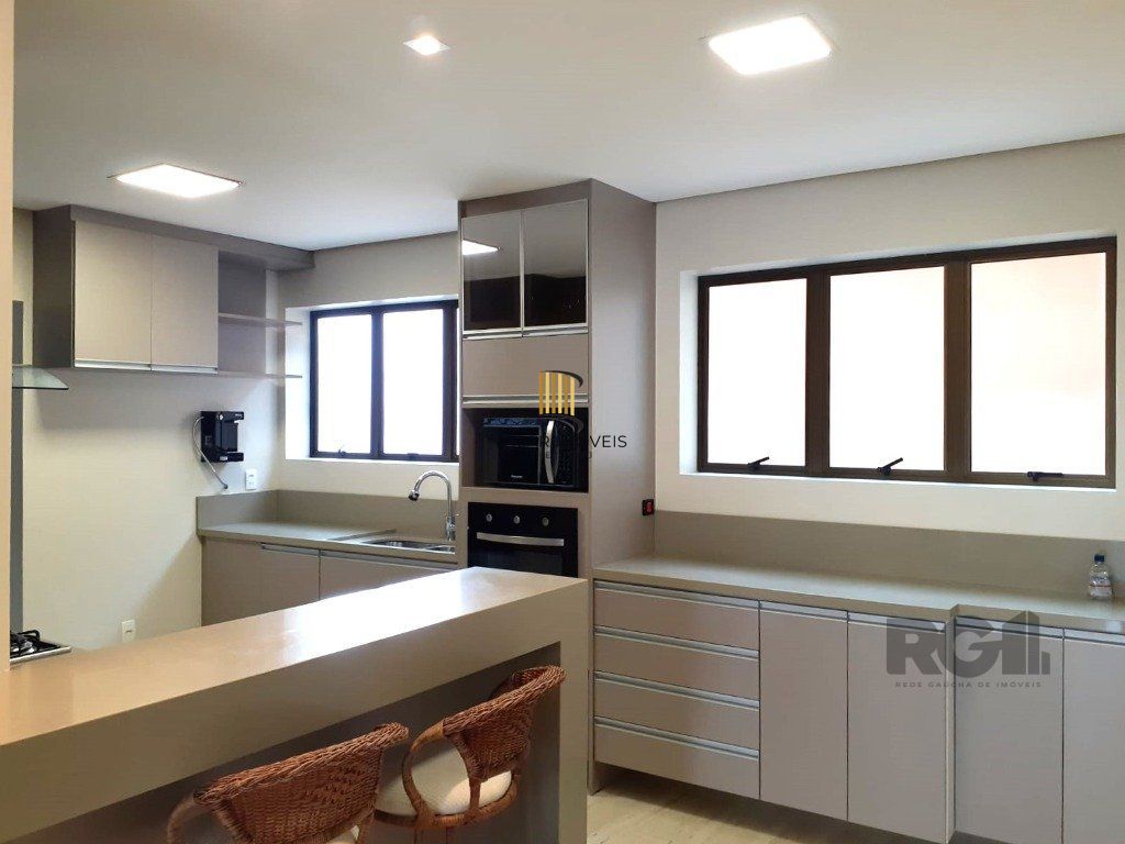 Apartamento 177m² - 3 dormitórios, 2 vagas no bairro Santa Tereza