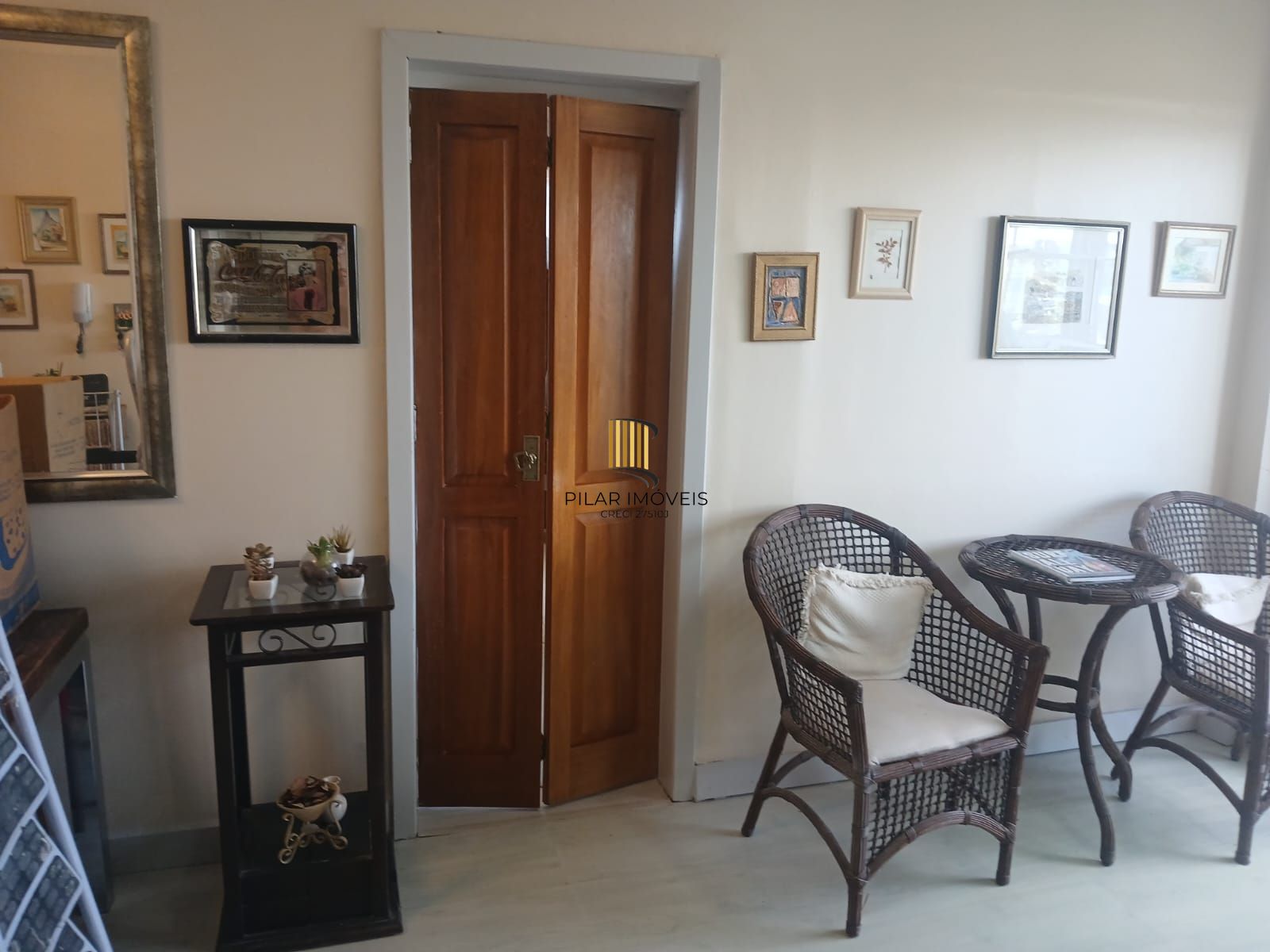 Apartamento de 2 dormitórios com vaga de garagem coberta e escriturada no Bairro Glória – Porto Alegre.
