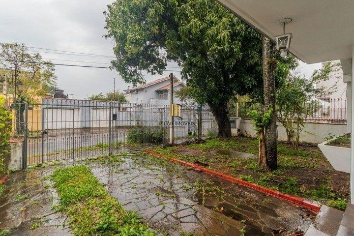 Casa 4 dormitórios no bairro São Sebastião