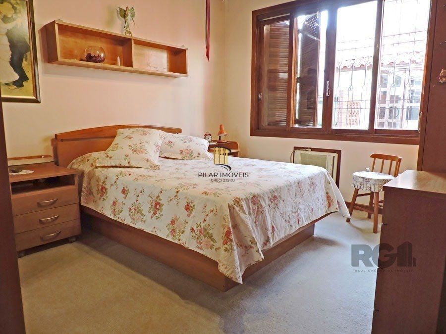 EXCELENTE casa térrea MAIS um loft construído em edícula anexa, com pátio.