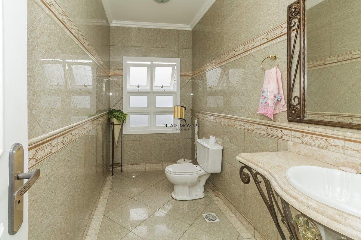 Casa com 5 dormitórios à venda em Parque Santa Fé, Porto Alegre.