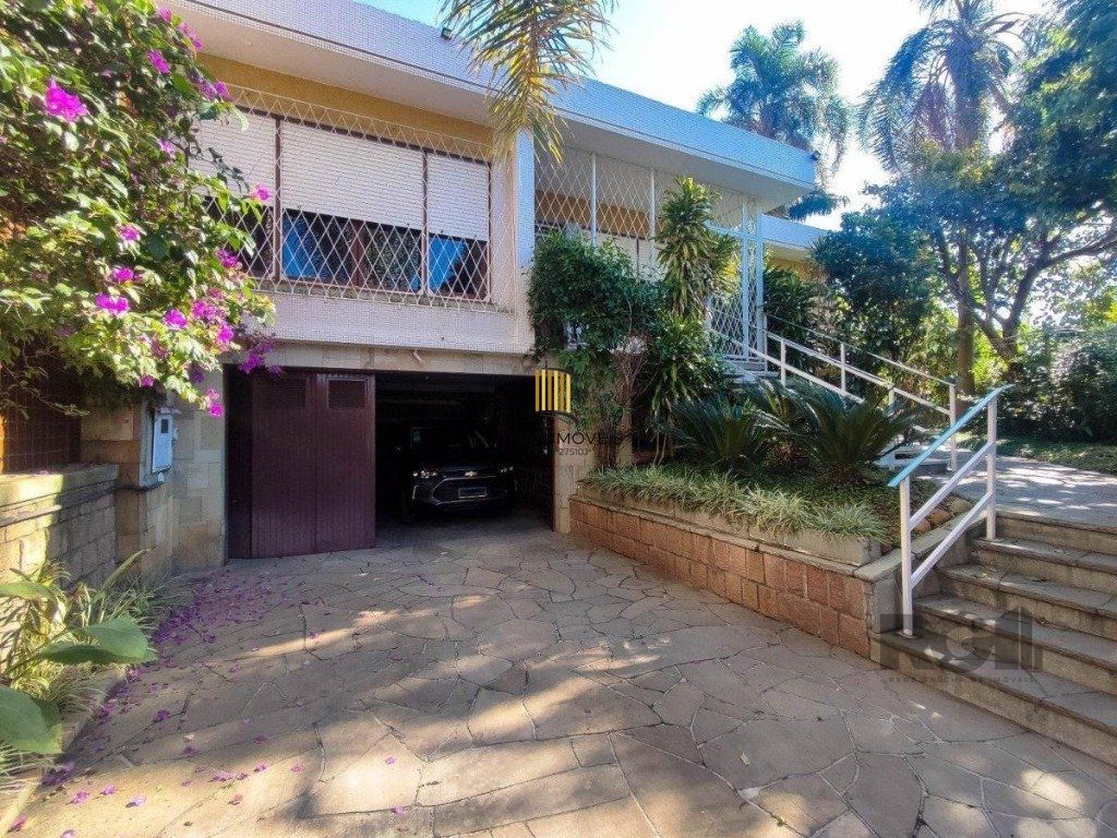 Excelente casa de 290m² com 4 dormitórios e 4 vagas