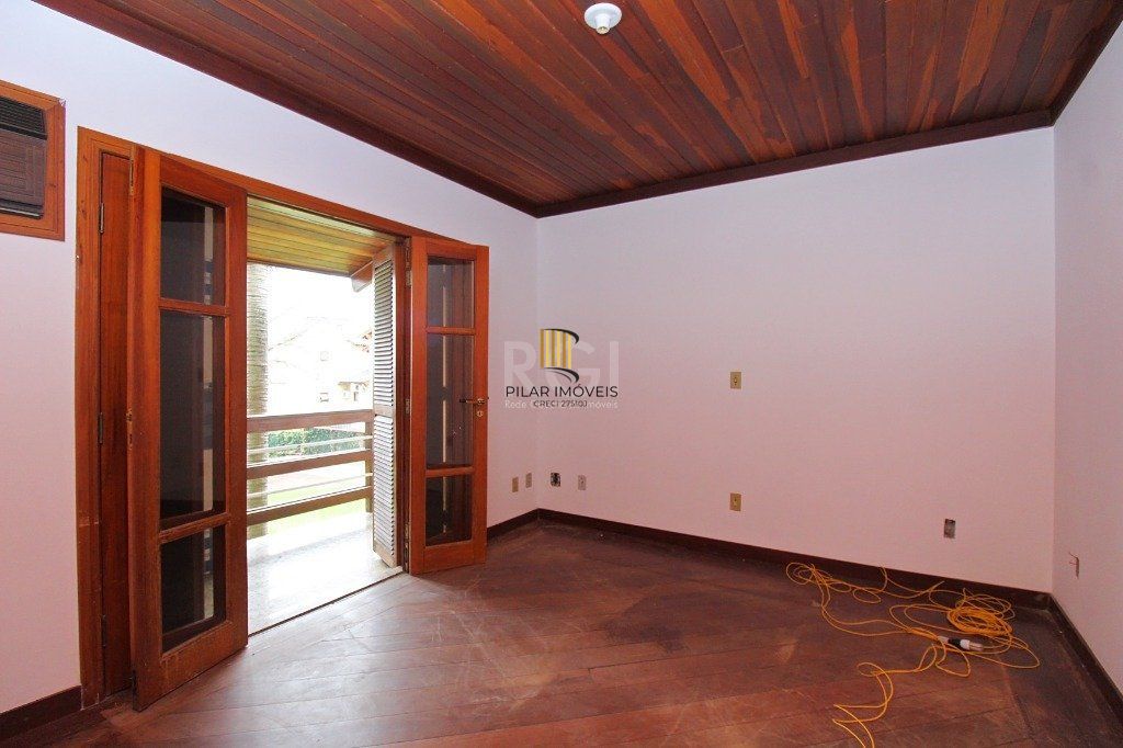 Casa para Venda - 840m², 7 dormitórios, sendo 3 suites, 8 vagas - Medianeira
