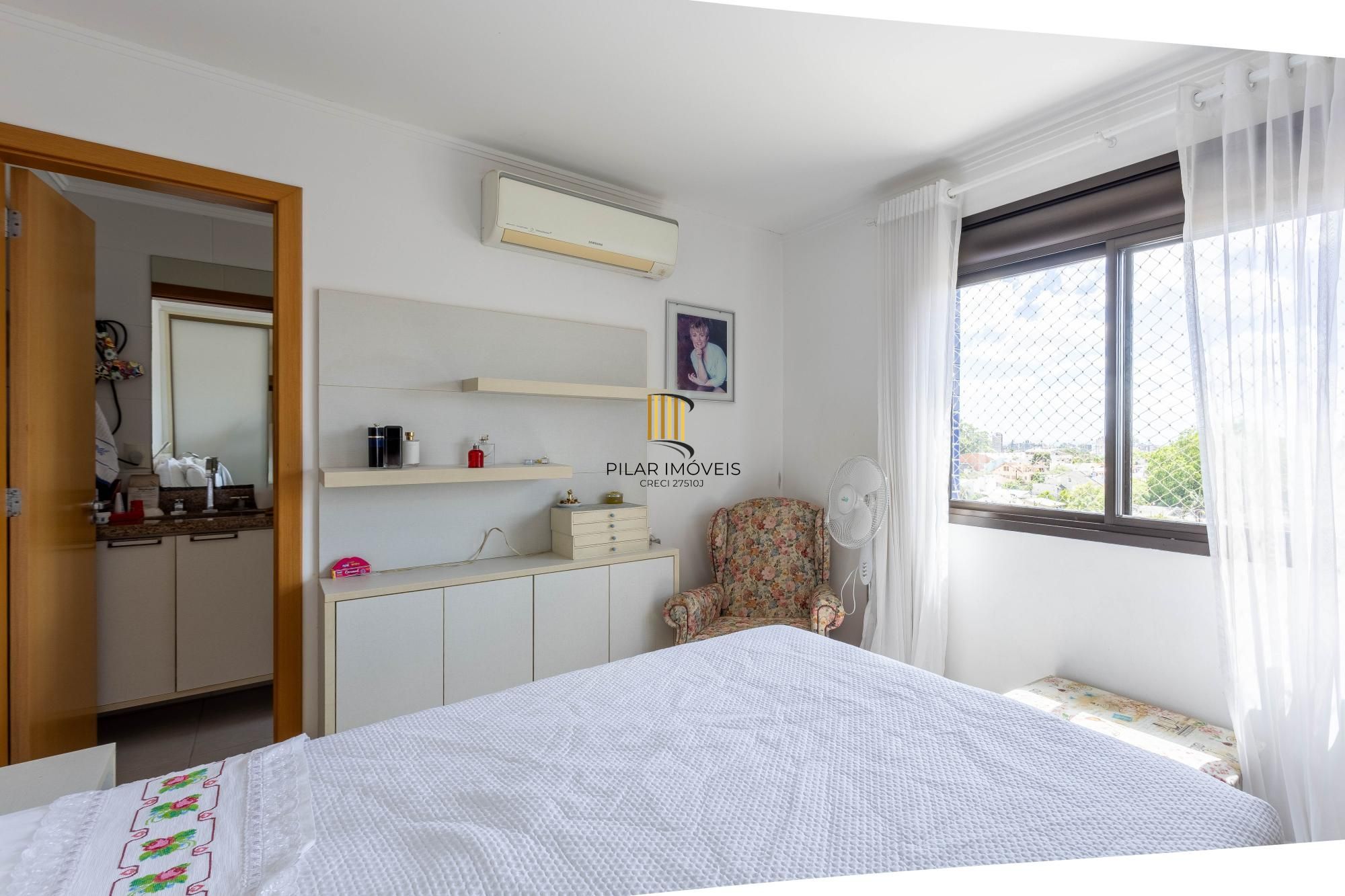 Apartamento à Venda com 2 Dormitórios (1 Suíte) e 2 Vagas Cobertas - Vila Ipiranga, Porto Alegre/RS