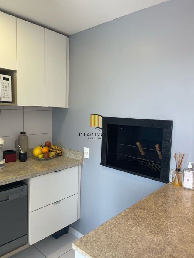 Apartamento de 2 dormitórios à venda em São Geraldo, Porto Alegre.