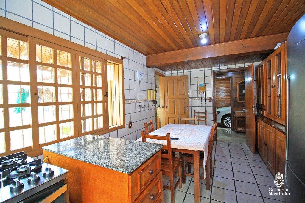 Casa para Venda - 235m², 3 dormitórios, sendo 1 suites, 3 vagas - Sarandi