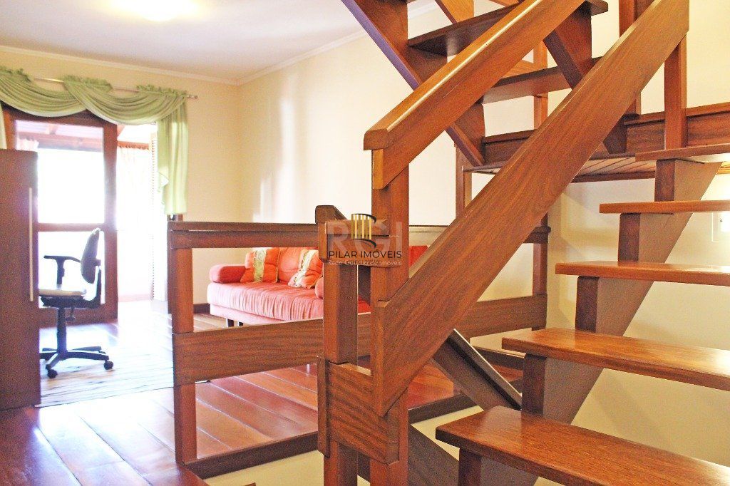 Casa para Venda - 300m², 4 dormitórios, sendo 1 suites, 4 vagas - Coronel Aparício Borges