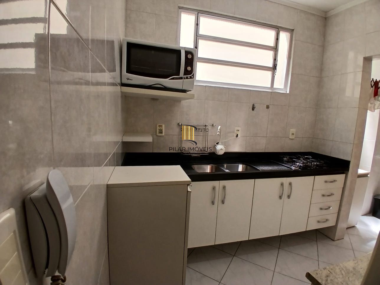 Apartamento de 02 dormitórios no bairro Independencia em Porto Alegre /RS.