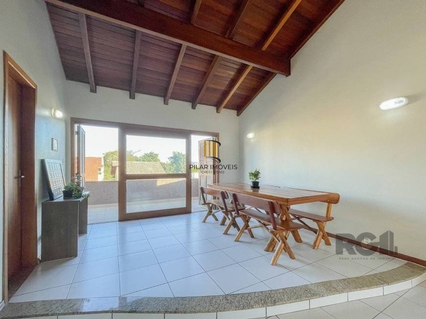 Excelente casa de 121m² com 3 dormitórios e 2 vagas.