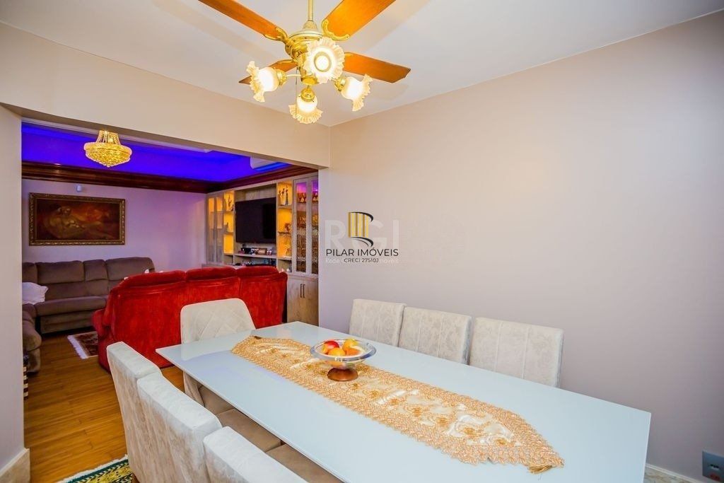 Belíssima casa de 375m² e 04 dormitórios sendo 01 suíte.