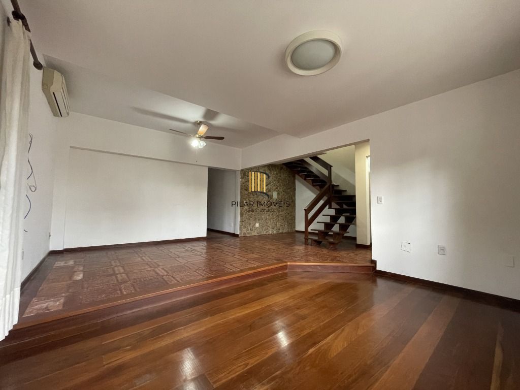 Casa 6 dormitórios no bairro Partenon