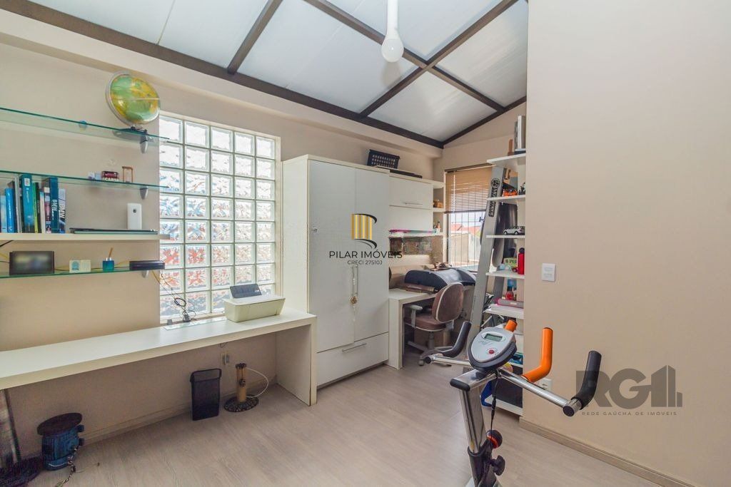 Casa com 3 dormitórios no bairro Nonoai