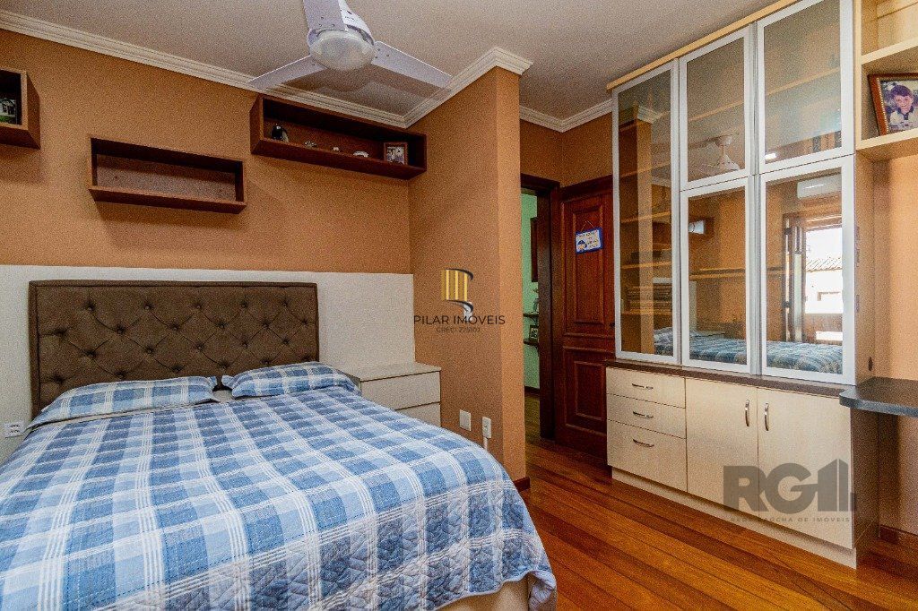 Casa de 4 dormitórios 304m² no bairro Jardim Lindóia