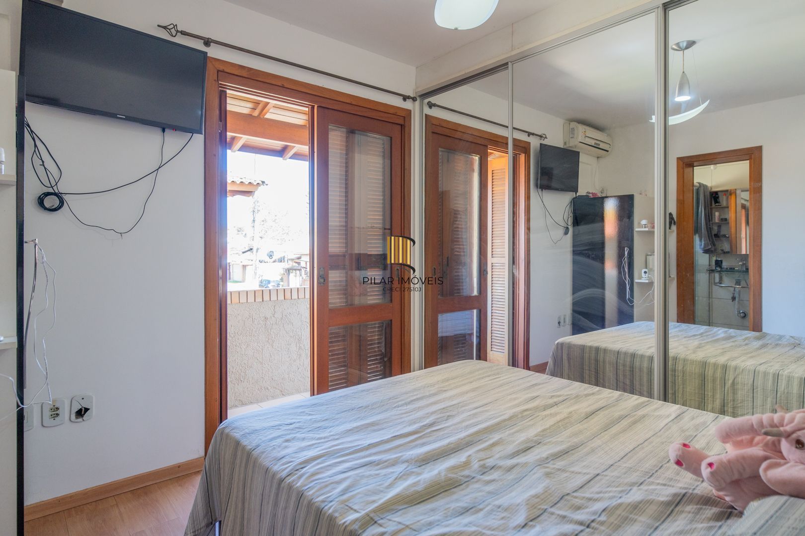 Casa em condomínio de 105m² - 2 dormitórios e 1 vaga no bairro Guarujá