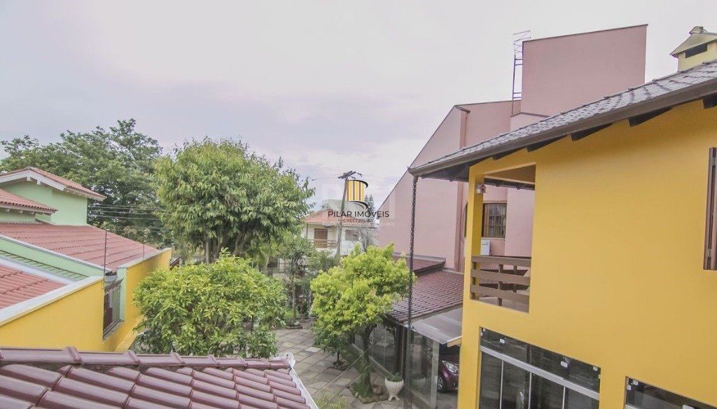 Casa para Venda - 252m², 3 dormitórios, sendo 1 suites, 3 vagas - Parque Santa Fé
