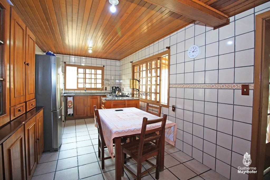 Casa para Venda - 235m², 3 dormitórios, sendo 1 suites, 3 vagas - Sarandi