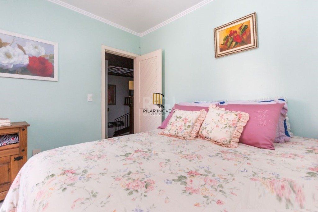 Casa para Venda - 258m², 3 dormitórios, sendo 1 suites, 4 vagas - Teresópolis