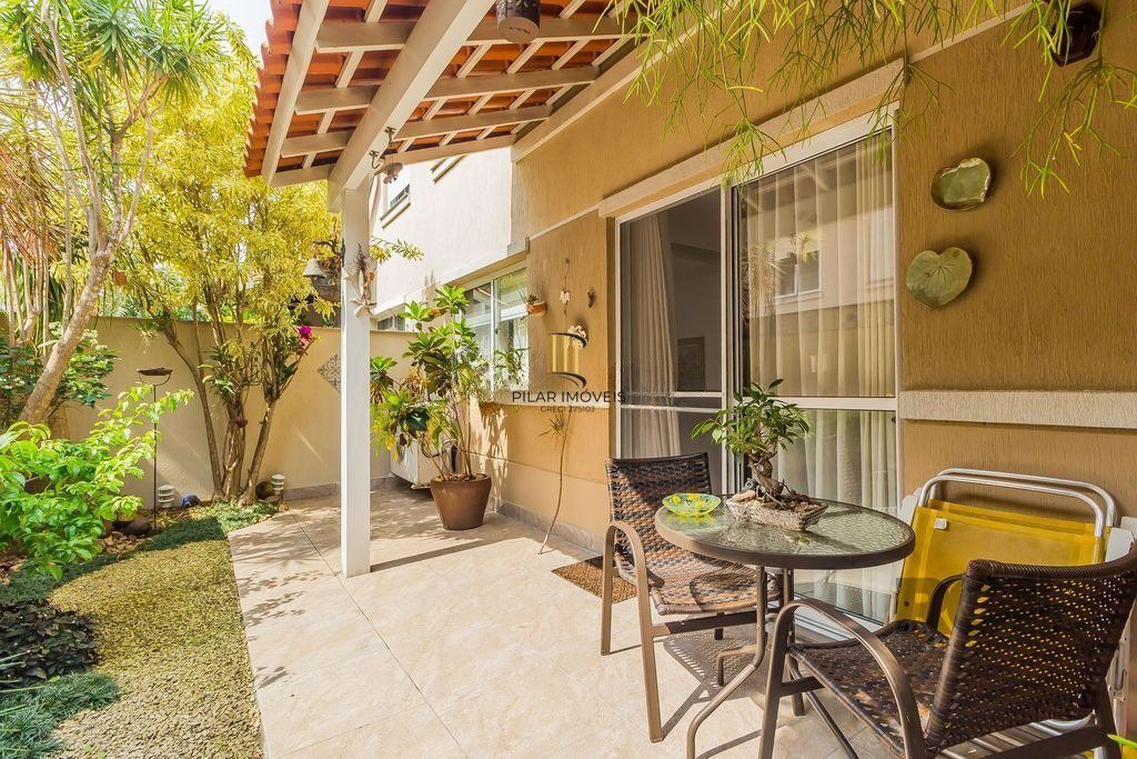 Casa em Condomínio, 157m², 4 dormitórios, 2 vagas no bairro Sarandi