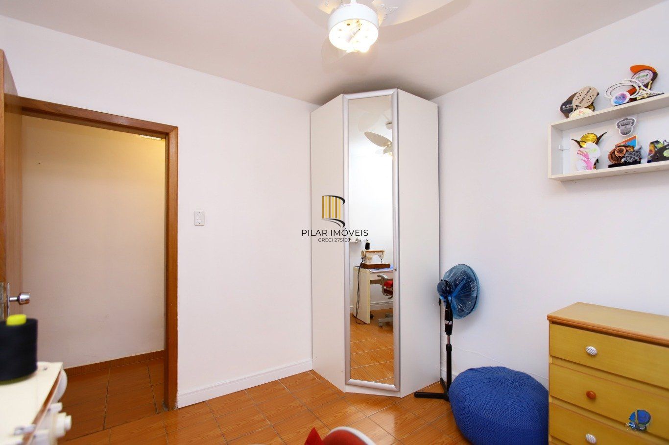 Casa com Edícula nos fundos, total de 5 dormitórios no Bairro gloria.