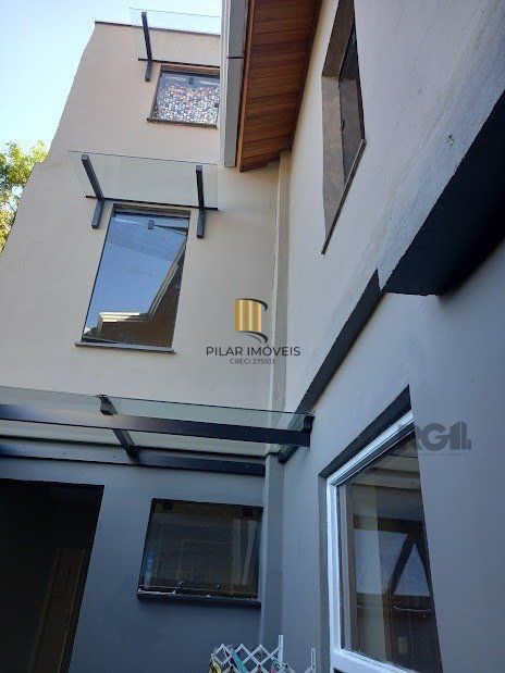 Casa 3 dormitórios no bairro Teresópolis