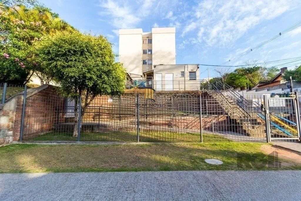 Apartamento de 2 dormitórios de 42m², no bairro Glória