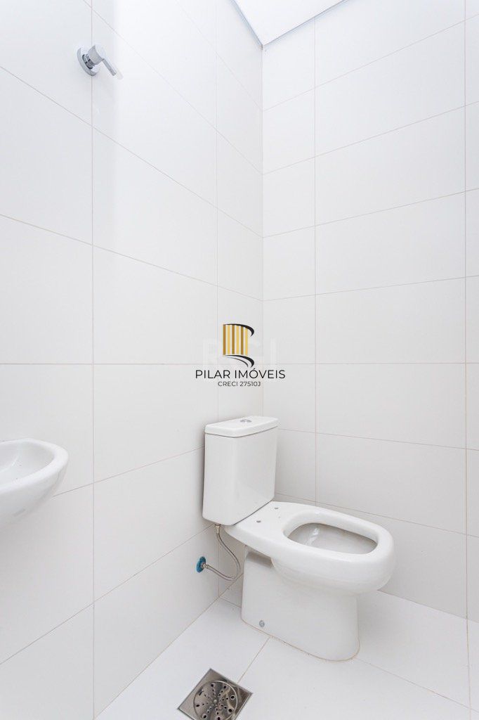 Casa Condominio para Venda - 450m², 3 dormitórios, sendo 3 suites, 3 vagas - Pedra Redonda