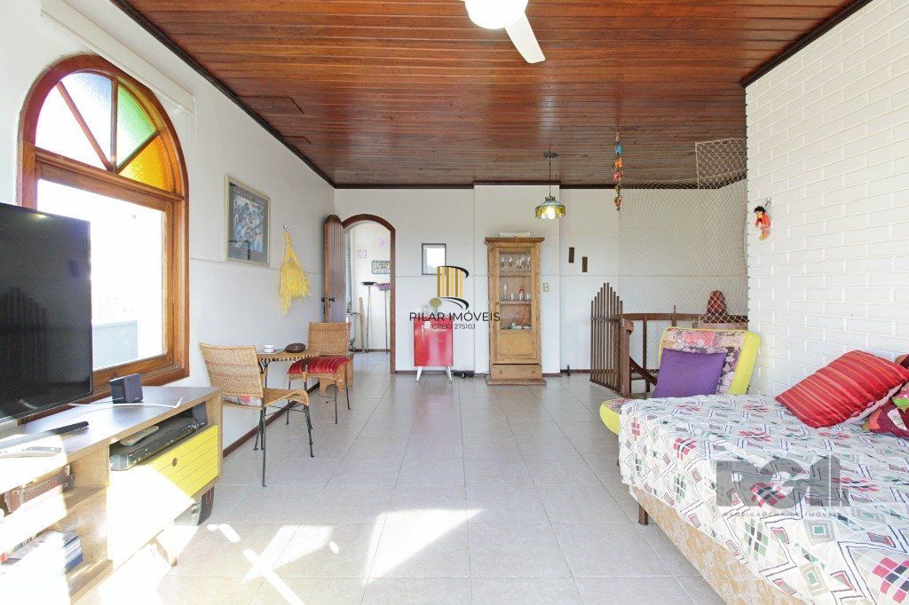 Cobertura de 03 dormitórios e 2 vagas no Bairro Teresópolis