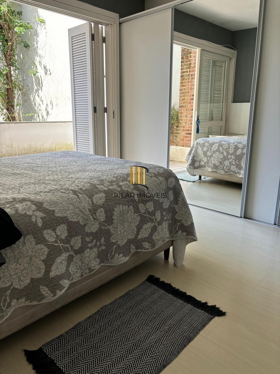 Sobrado 4 dormitórios no Menino Deus