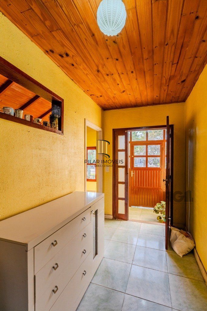 Casa de 2 dormitórios, no bairro  Hípica