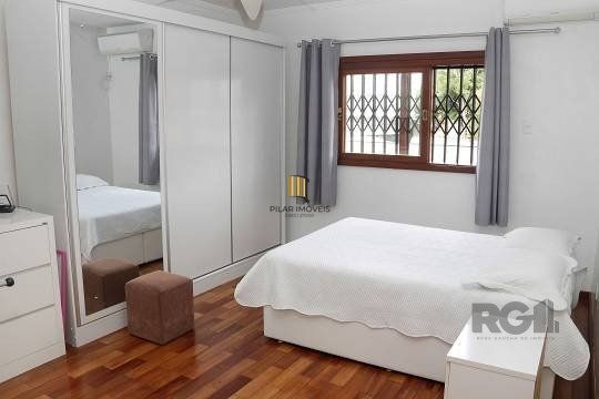 Excelente casa de 287m² com 3 dormitórios e 4 vagas.