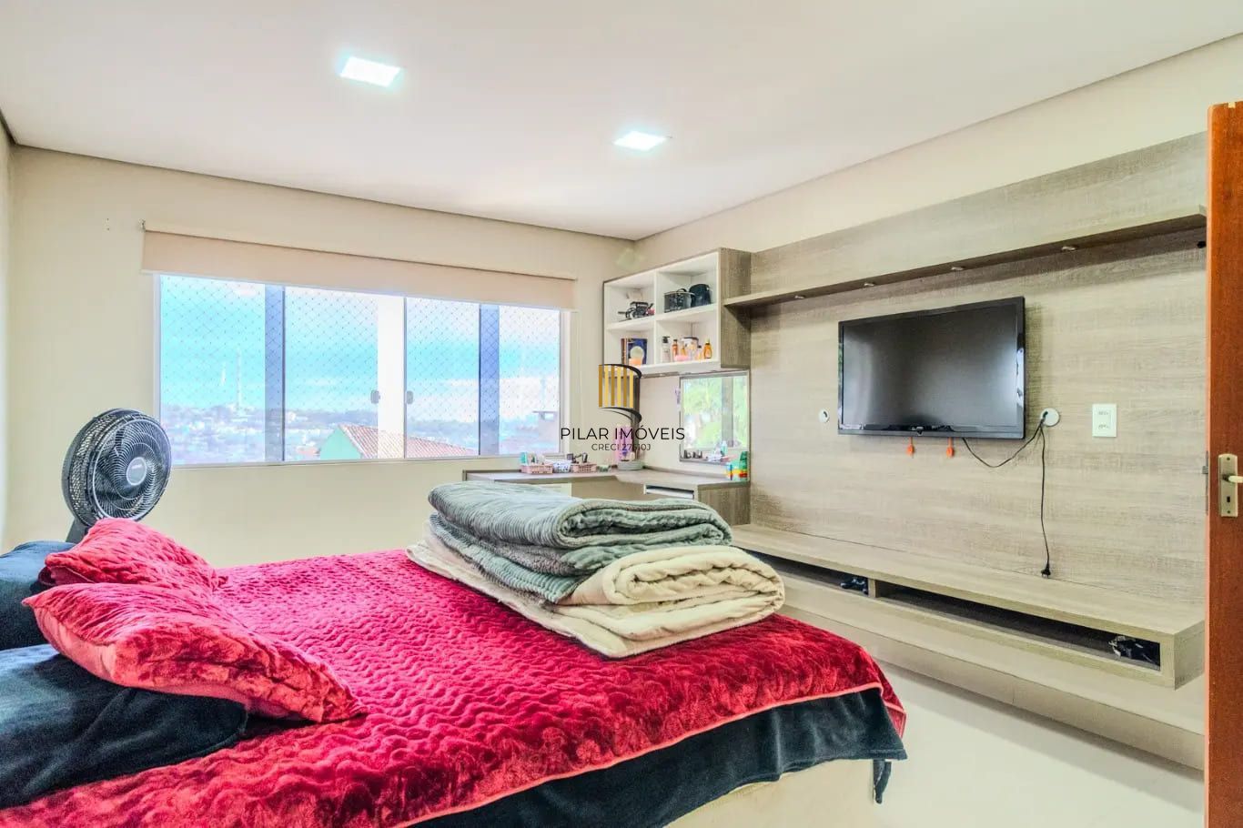 Casa de 3 dormitórios à venda em Santa Tereza, Porto Alegre.