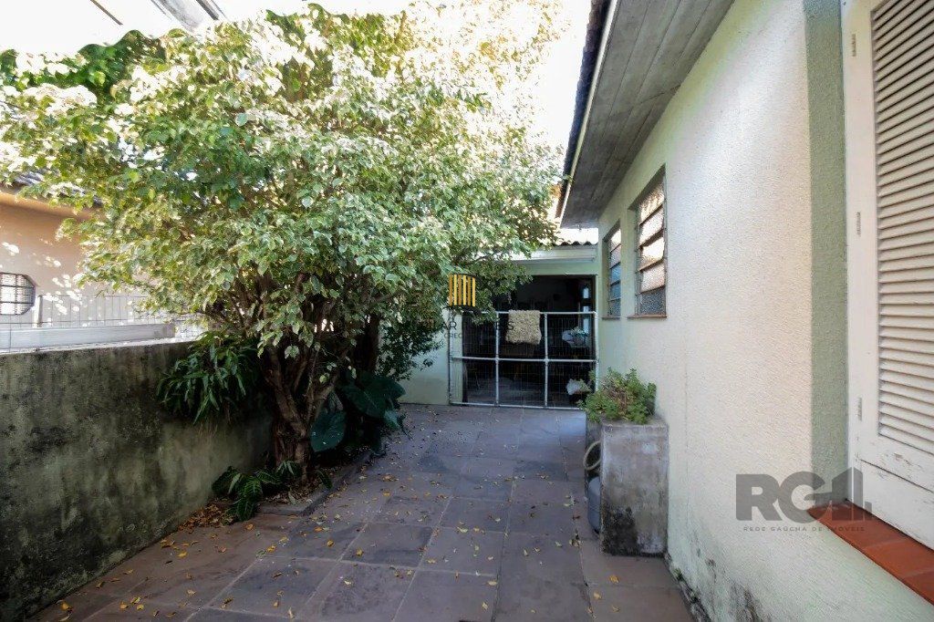 Casa de 3 dormitórios no bairro Santa Maria Goretti