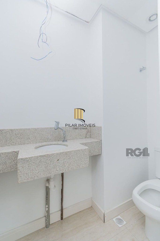 Excelente casa em condomínio de 251m² com 3 suítes e elevador!