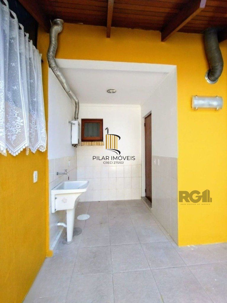 Casa de 3 dormitórios no bairro Ipanema - Porto Alegre