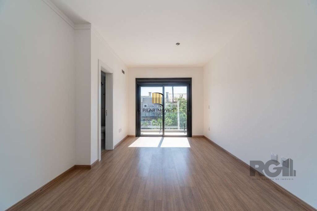 Casa de 3 dormitórios no bairro Hípica