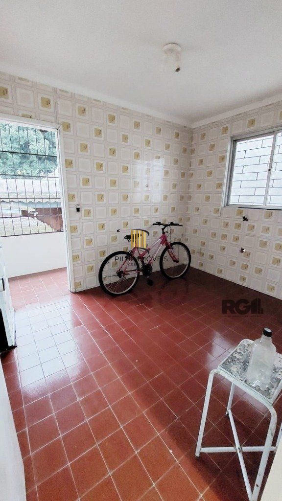 Casa 3 dormitórios no bairro Azenha