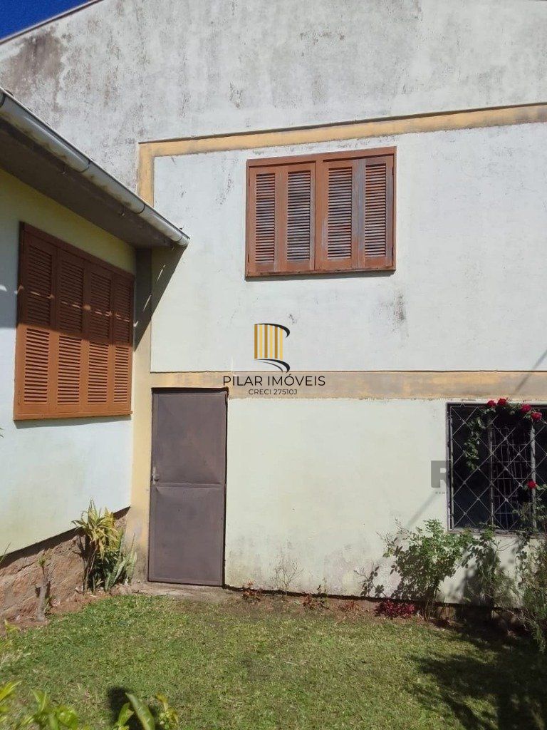 Casa de 4 quartos com 243,58m² no Bairro Lomba do Pinheiro
